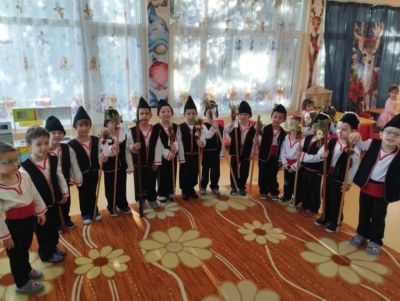 Коледарите от група "Мечо Пух", ДГ "Първи юни" - ДГ Първи юни - Горна Оряховица